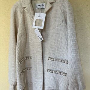 CHANEL Ivory Gold Chain Accents. Jacket EU40.